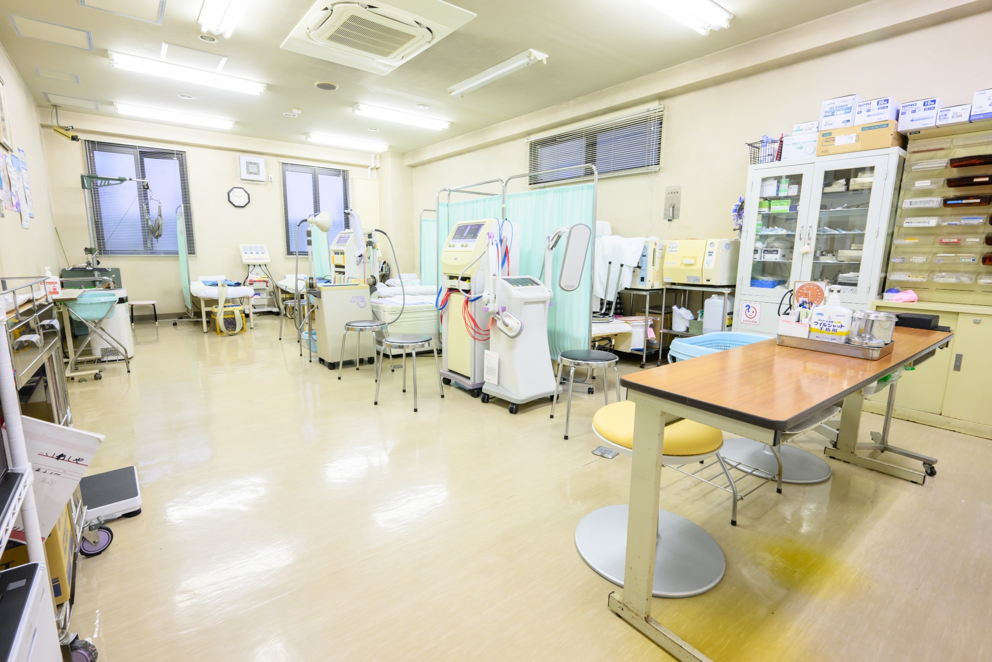 秋本外科クリニック診察室