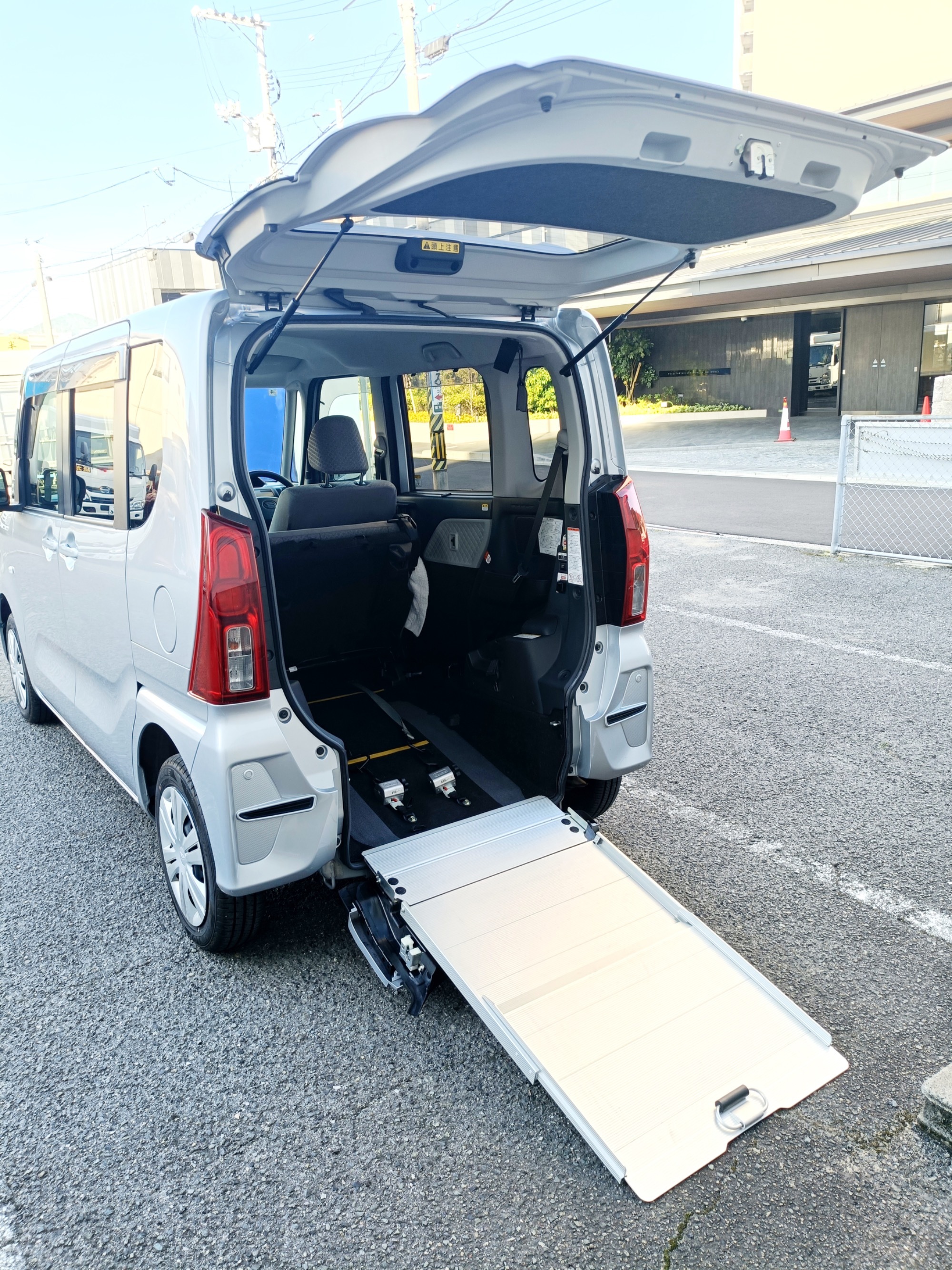 秋本外科クリニック送迎車
