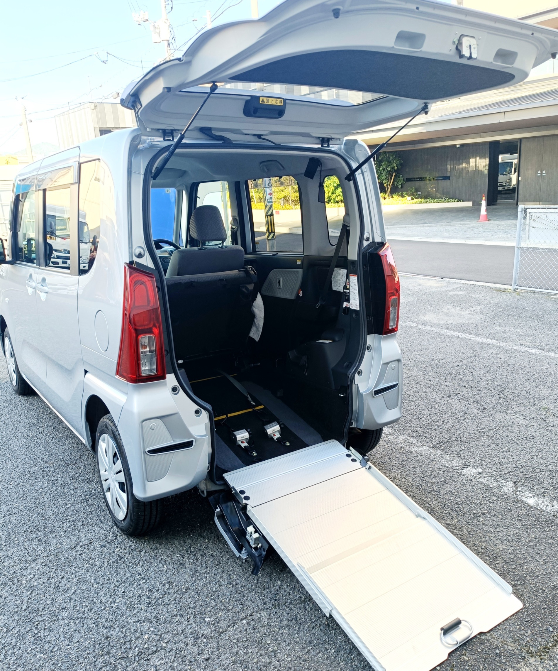 秋本外科クリニック送迎車